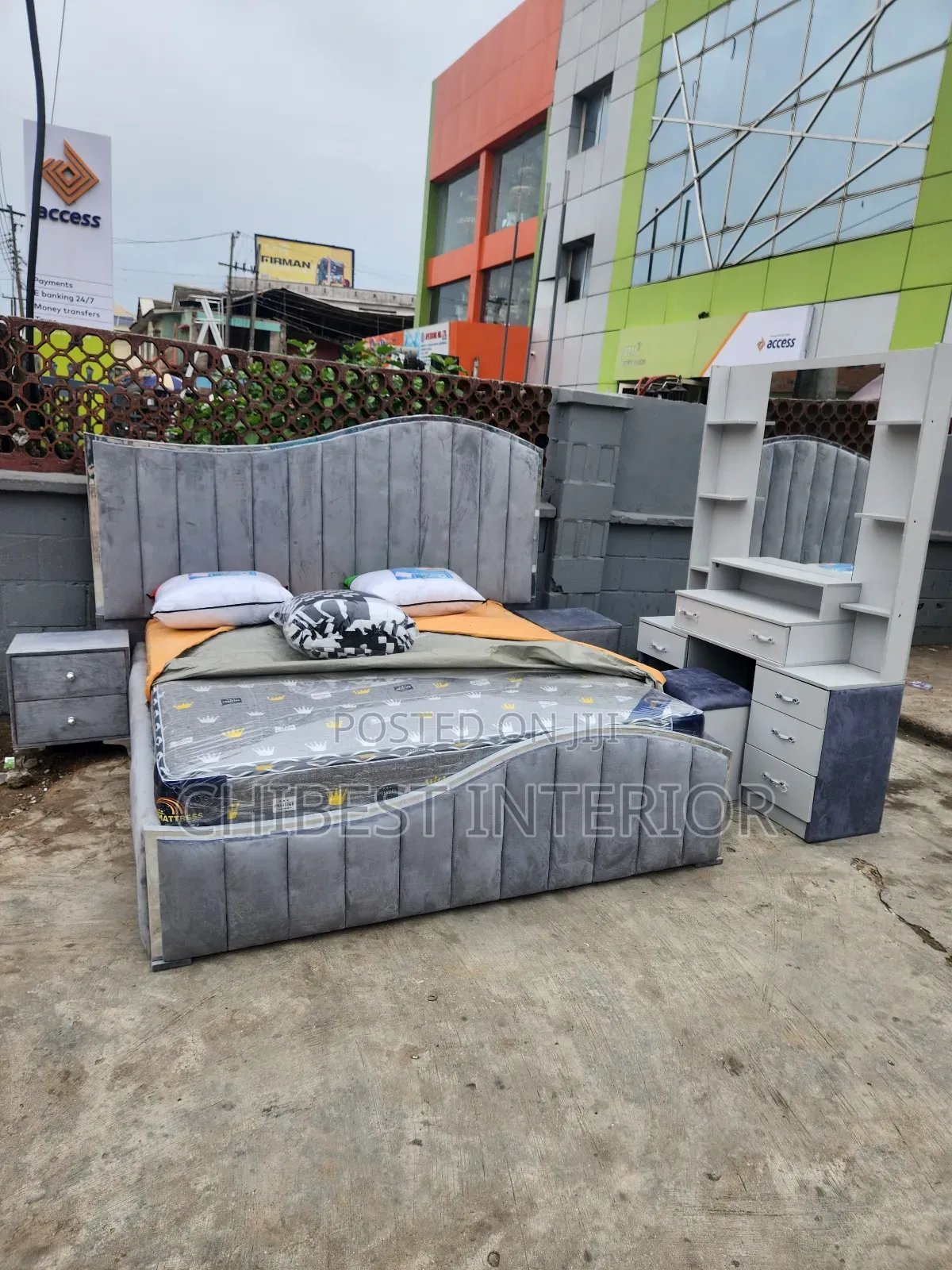 Executive Bed With Its Side Drawers and Dressing Mirror