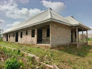 6bdrm Block of Flats in Opposite Ekiadolor, Benin City for sale