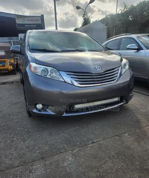 Toyota Sienna 2015 Silver