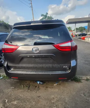 Toyota Sienna 2015 Silver