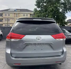 Toyota Sienna 7 Passenger 2011 Silver