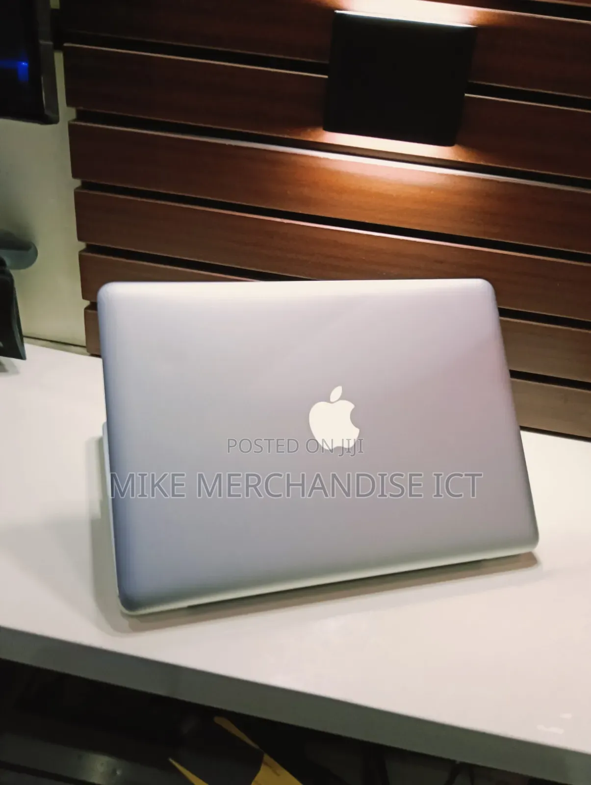 Laptop Apple MacBook Pro 8GB Intel Core I5 HDD 512GB