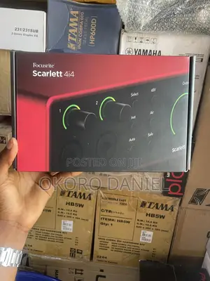 Photo - Focusrite Scarlett 4i4 Audio Interface 4th Gen