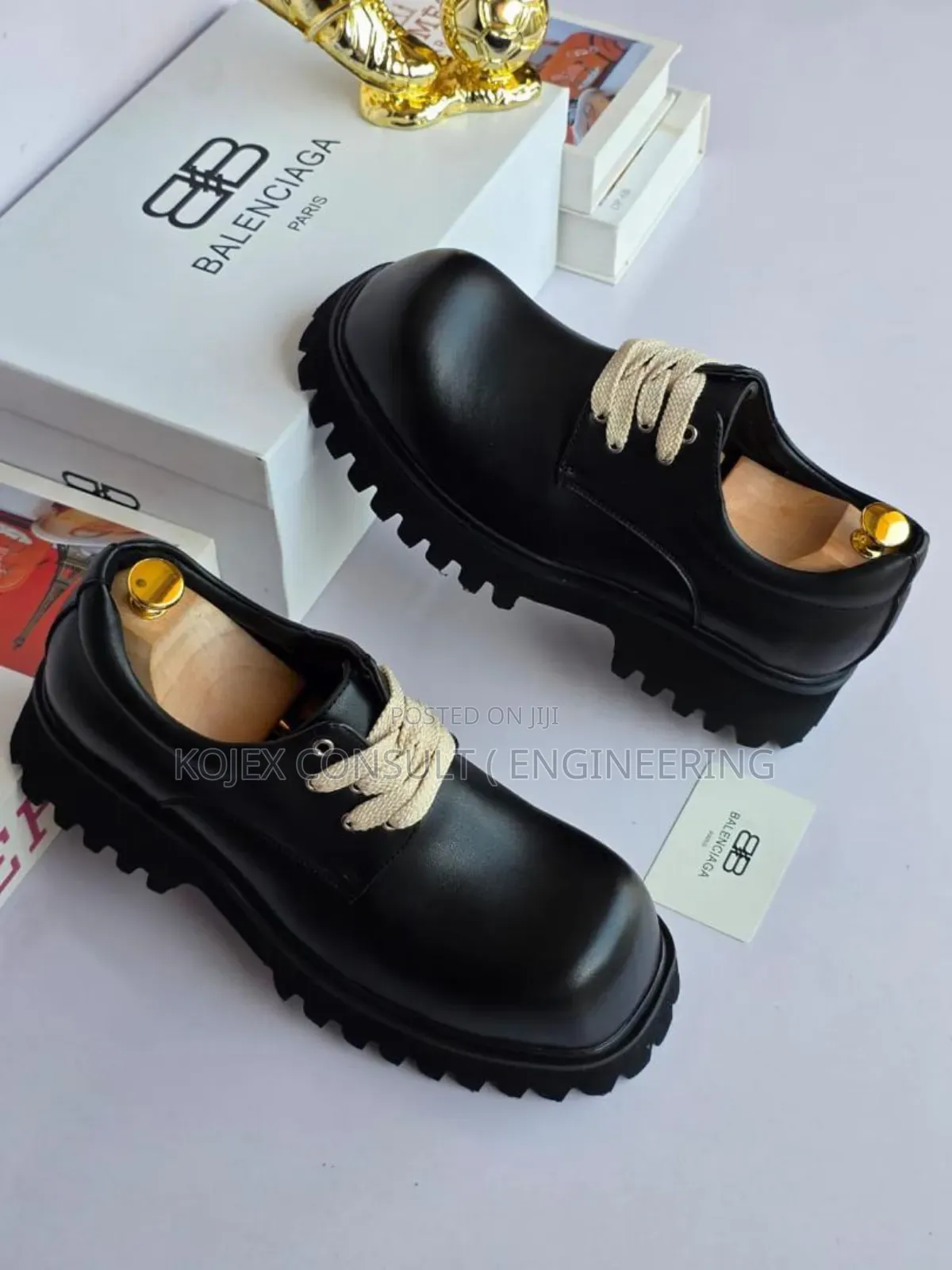 Balenciaga Stock Laced Shoe