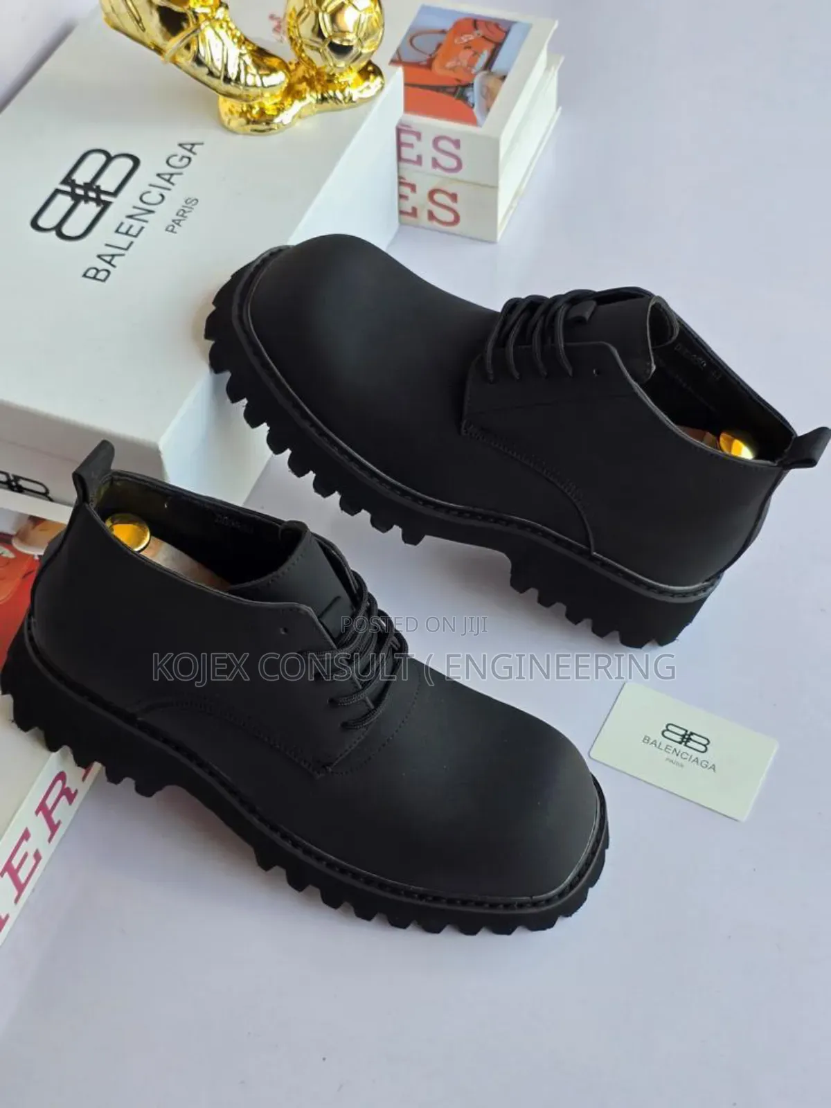 Balenciaga Stock Laced Shoe
