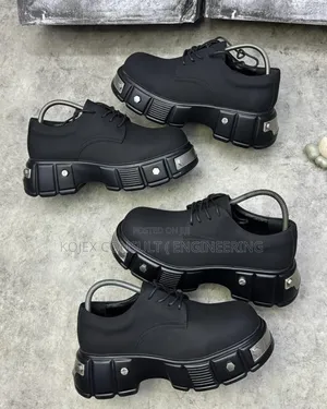 Balenciaga Stock Laced Shoe