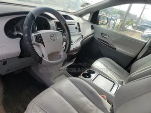 Toyota Sienna XLE 7 Passenger Mobility 2011 Black