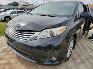 Toyota Sienna XLE 7 Passenger Mobility 2011 Black