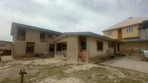 7bdrm Block of Flats in No7, Adeoya, Iyana, Ibadan for sale