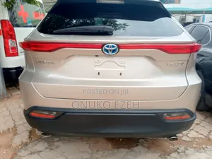 Toyota Venza LE 2021 Gold