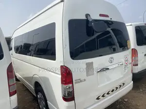 Toyota HiAce 2018 White