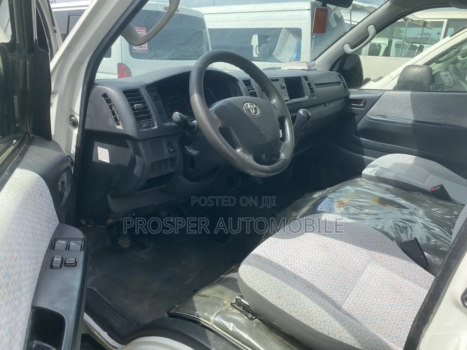 Toyota HiAce 2018 White