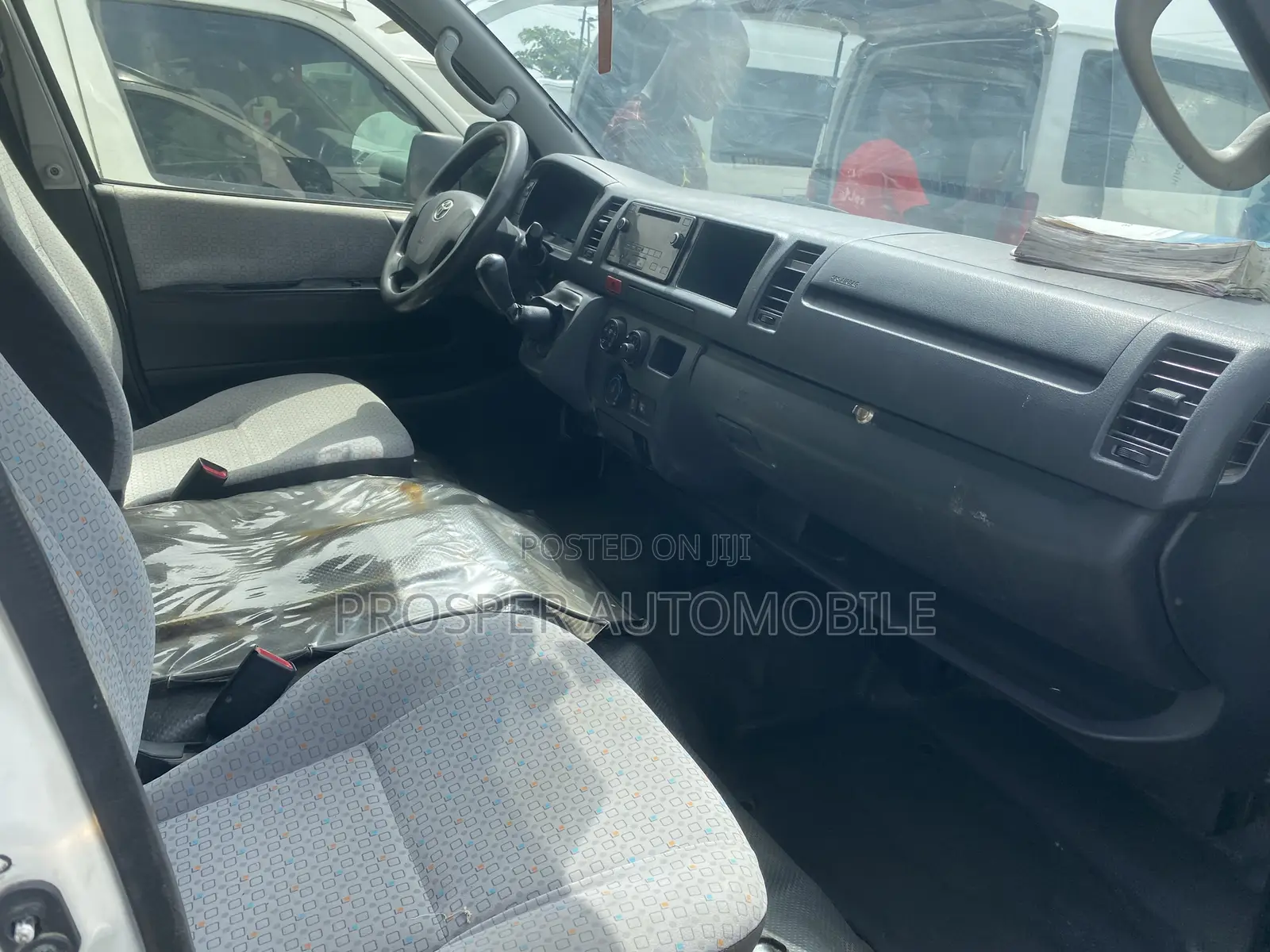 Toyota HiAce 2018 White