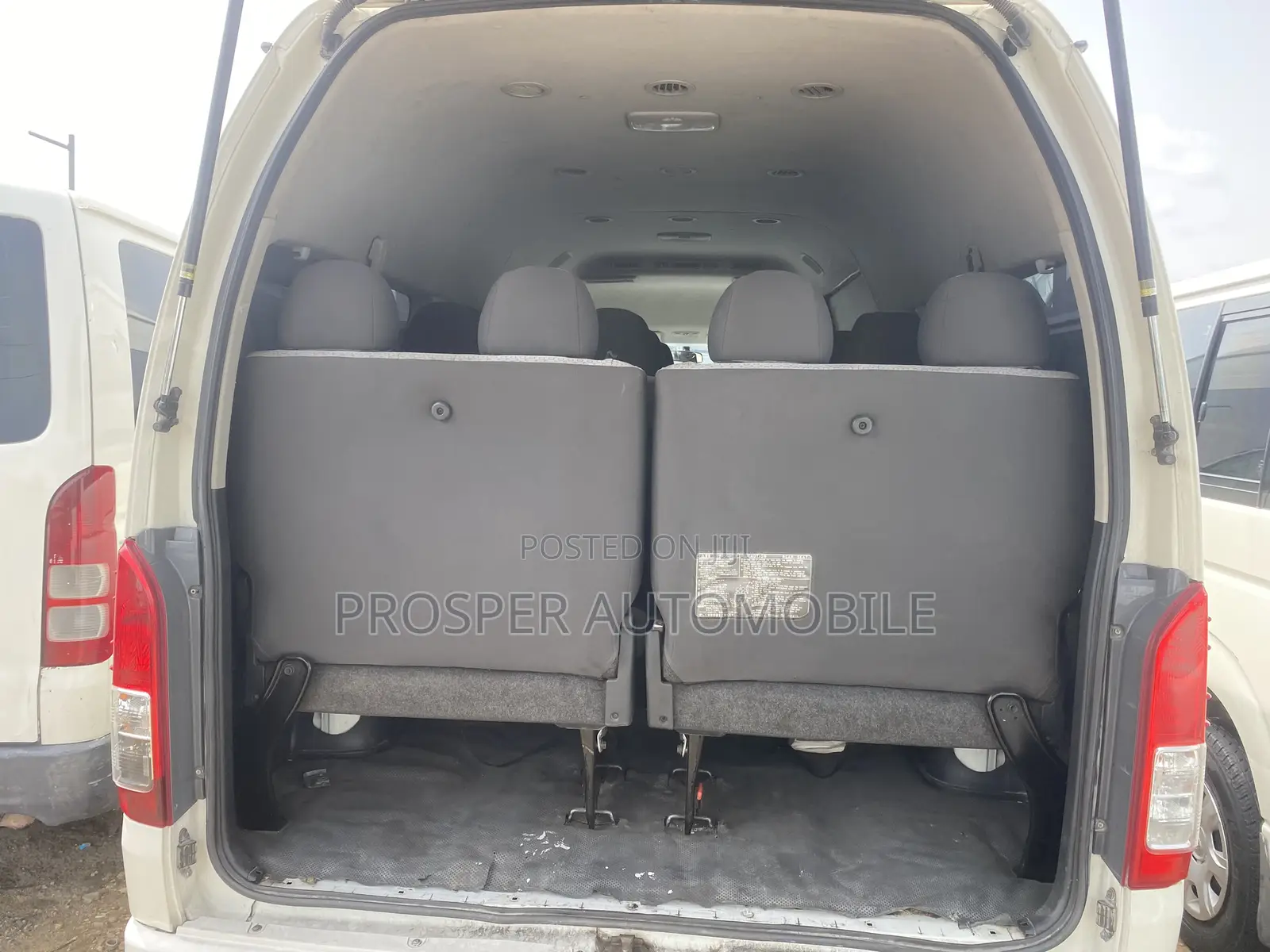 Toyota HiAce 2018 White