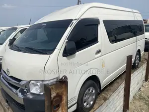 Toyota HiAce 2018 White