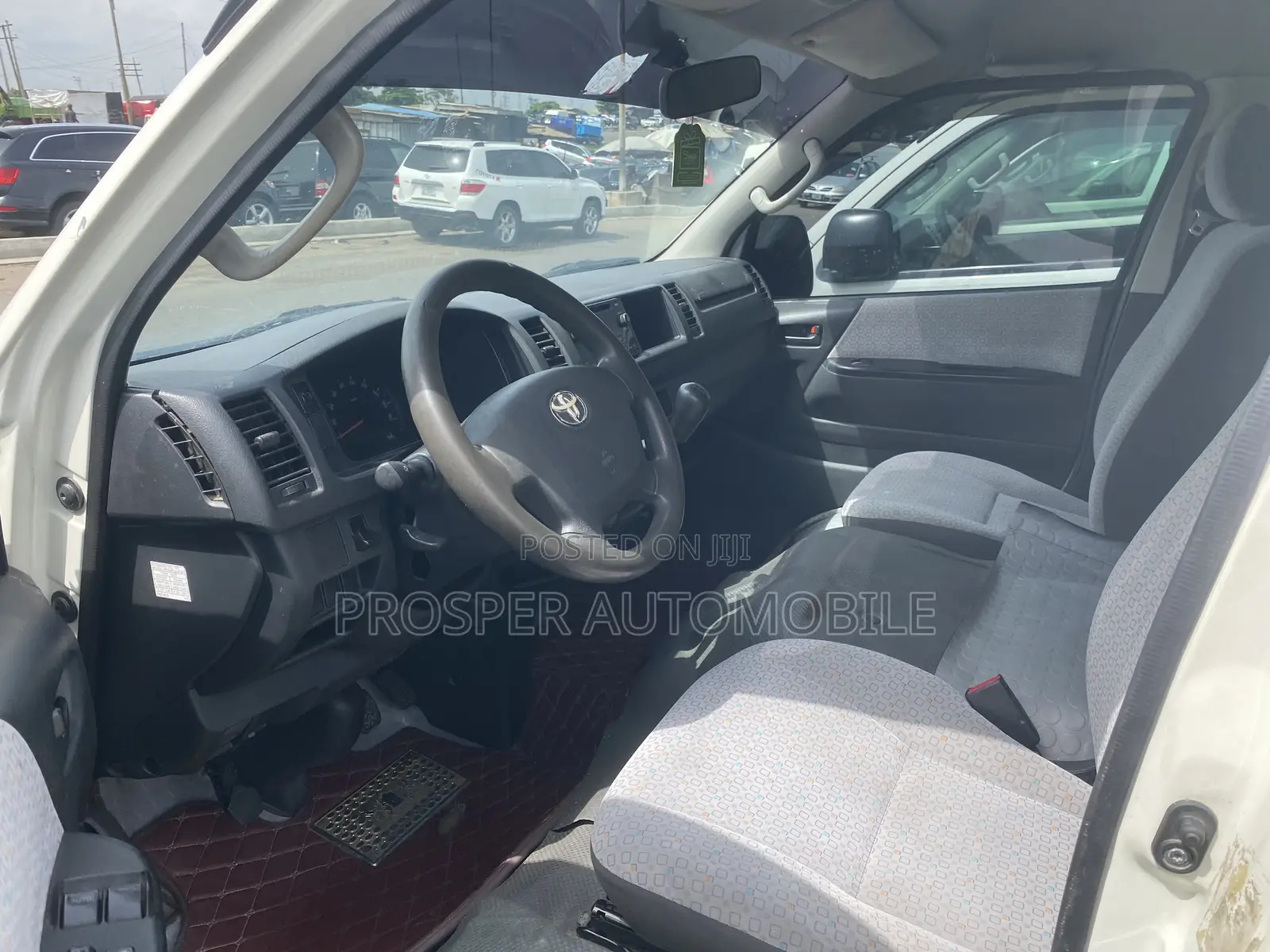 Toyota HiAce 2018 White