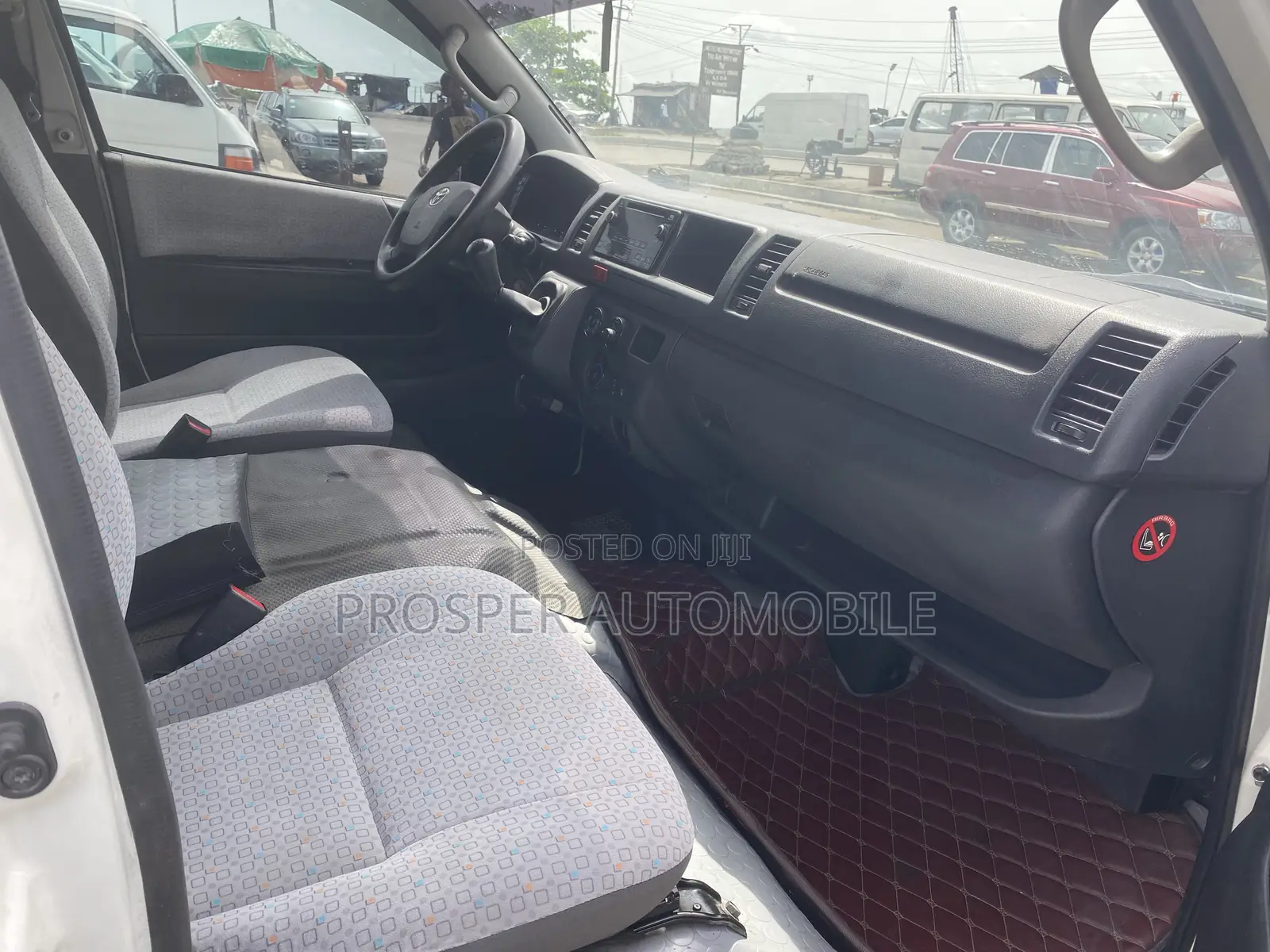 Toyota HiAce 2018 White