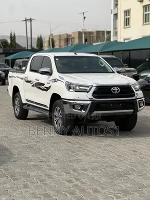 Photo - Toyota Hilux 2021 White