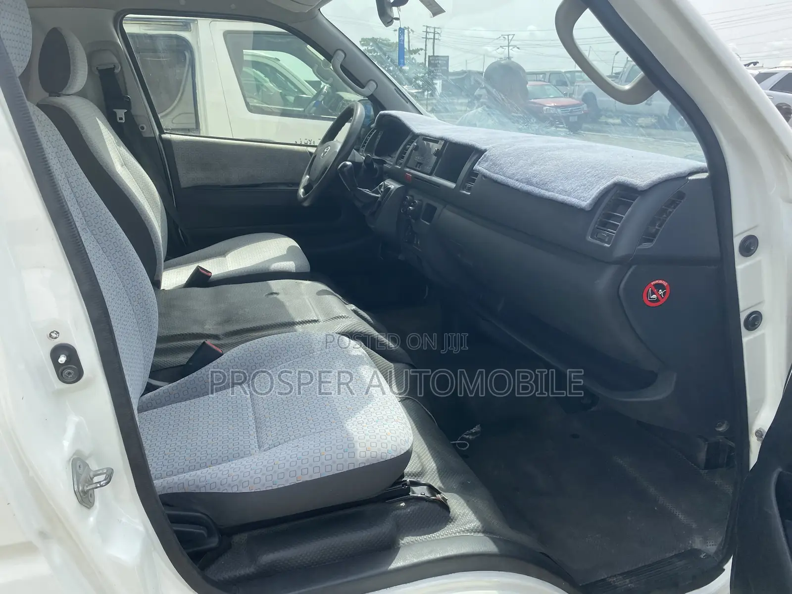 Toyota HiAce 2018 White