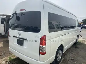 Toyota HiAce 2018 White