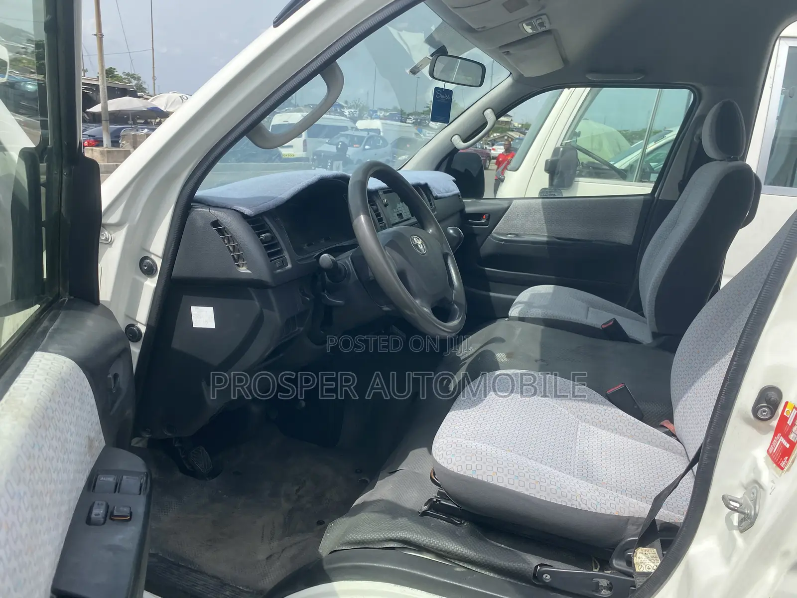 Toyota HiAce 2018 White