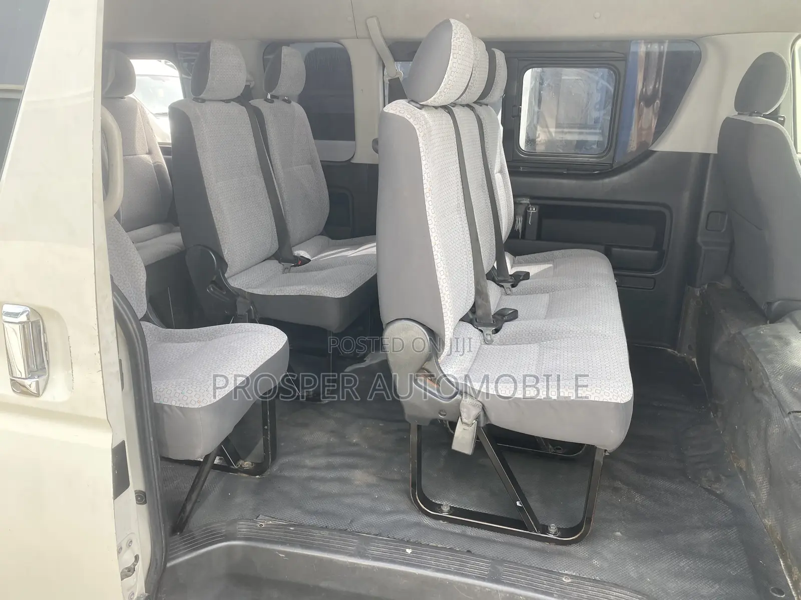 Toyota HiAce 2018 White
