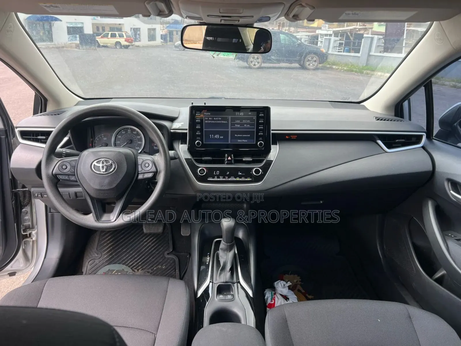 Toyota Corolla LE 2020 Silver