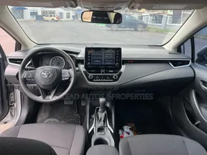 Toyota Corolla LE 2020 Silver