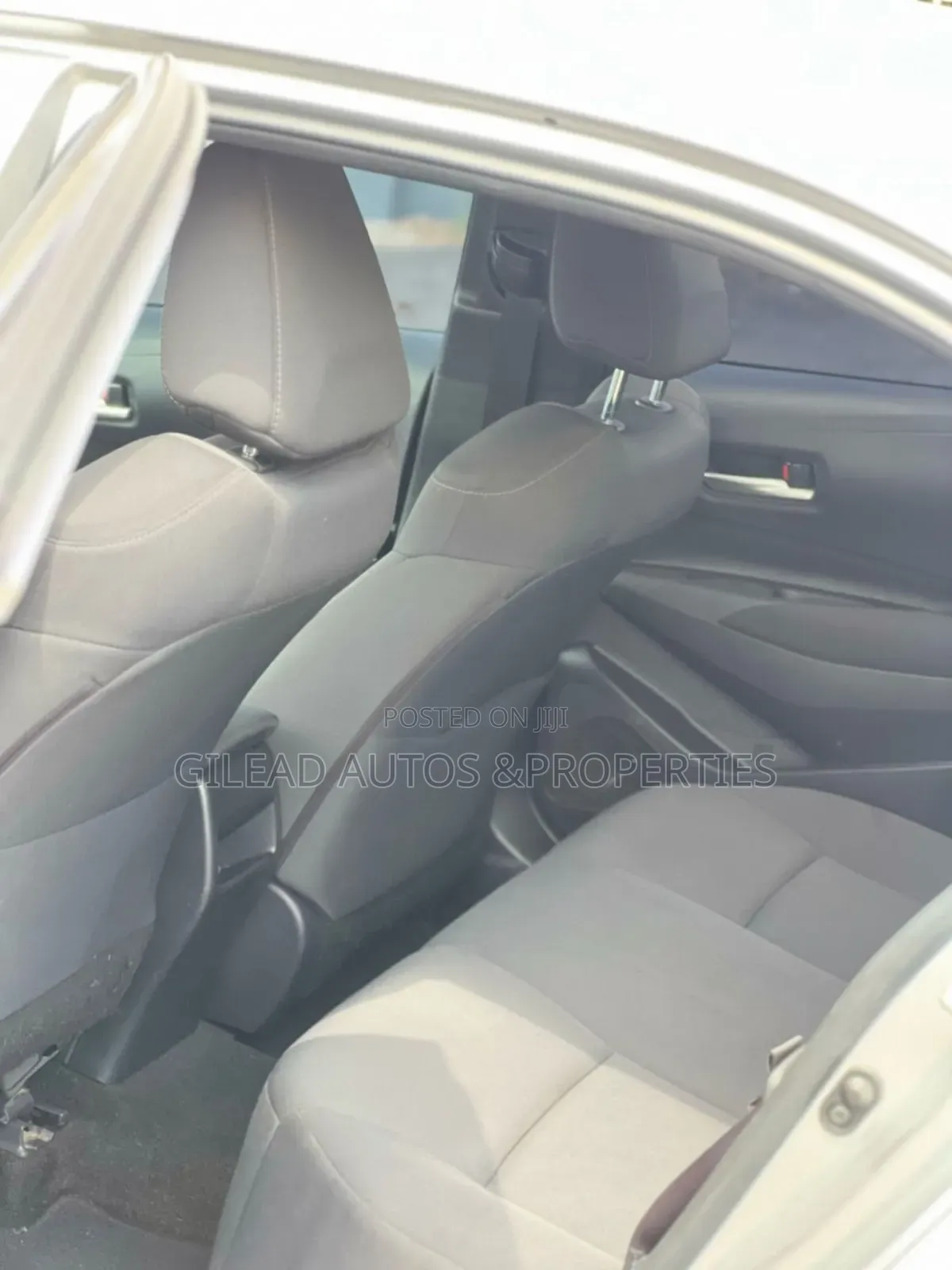 Toyota Corolla LE 2020 Silver