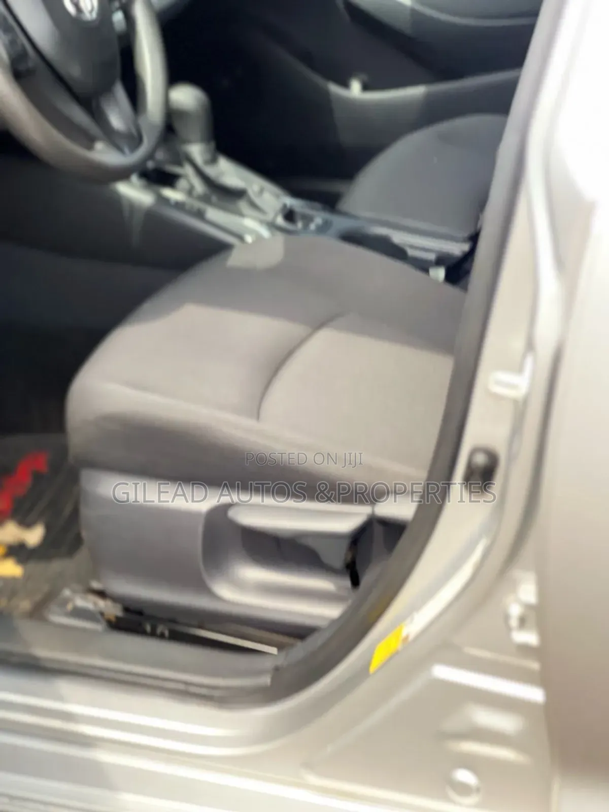 Toyota Corolla LE 2020 Silver
