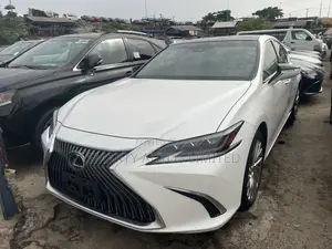 Lexus ES 2021 White