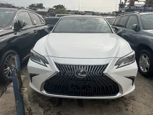 Lexus ES 2021 White
