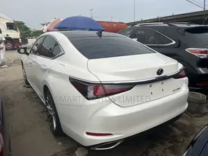 Lexus ES 2021 White