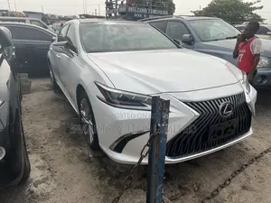 Lexus ES 2021 White