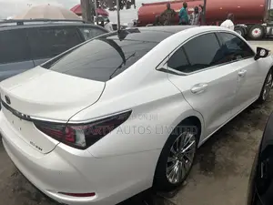 Lexus ES 2021 White