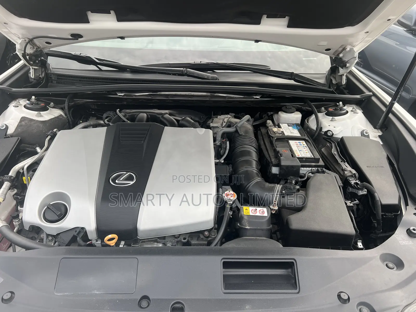 Lexus ES 2021 White