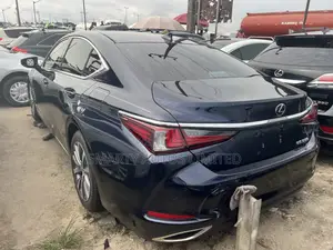 Lexus ES 2020 Blue