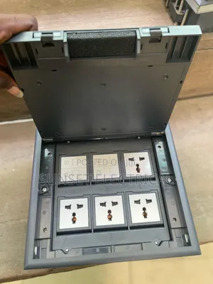 Floor Box With 4 Socket and 4 Data