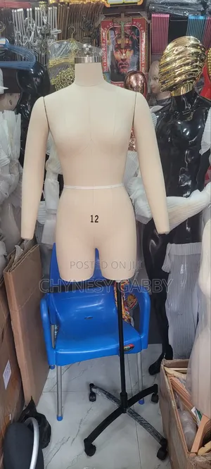 Size 12 Fully Pinnable With Hand Female Mannequins