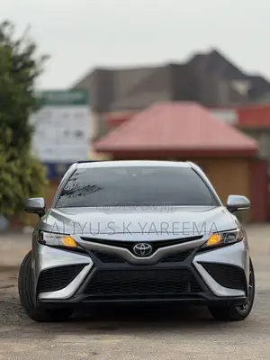 Toyota Camry SE 2023 Silver