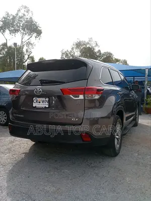 Toyota Highlander XLE 2019 Gray