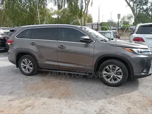 Toyota Highlander XLE 2019 Gray