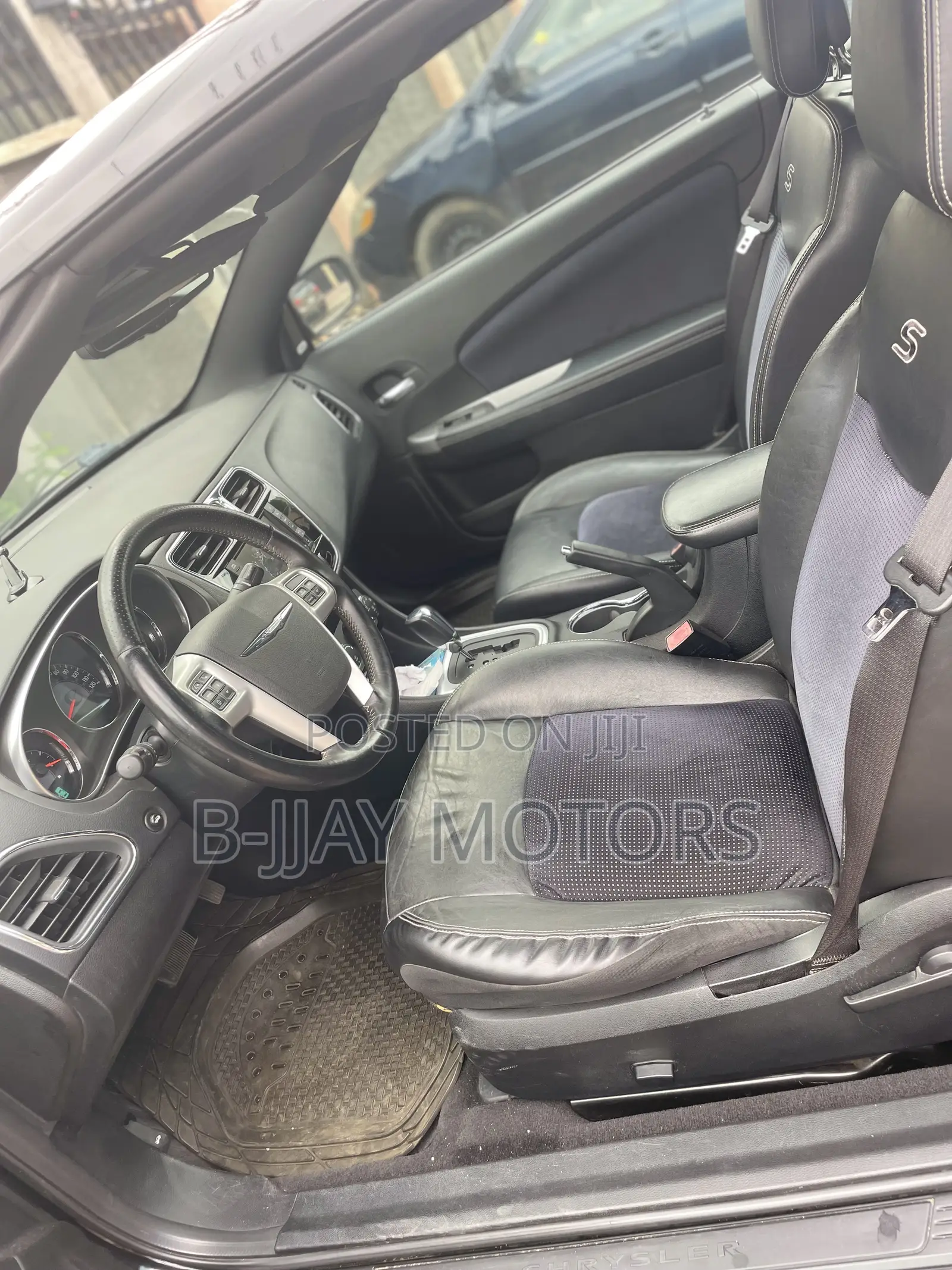 Chrysler Voyager 2013 Black