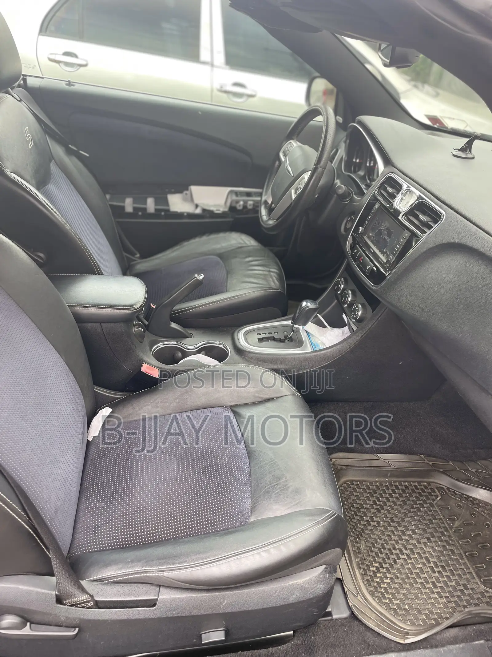 Chrysler Voyager 2013 Black