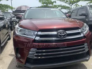 Toyota Highlander XLE 4dr SUV AWD (3.5L 6cyl 6A) 2015 Burgundy