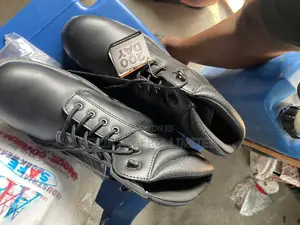 V12 Safety Boot