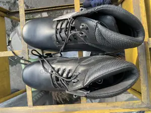V12 Safety Boot