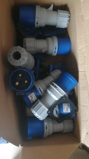 32amps 3pin Industrial Sockets (Abb)