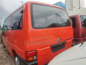 Volkswagen Transporter 2005 Orange