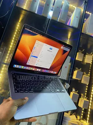 Laptop Apple MacBook Pro 2022 M2 8GB Apple M2 SSD 256GB